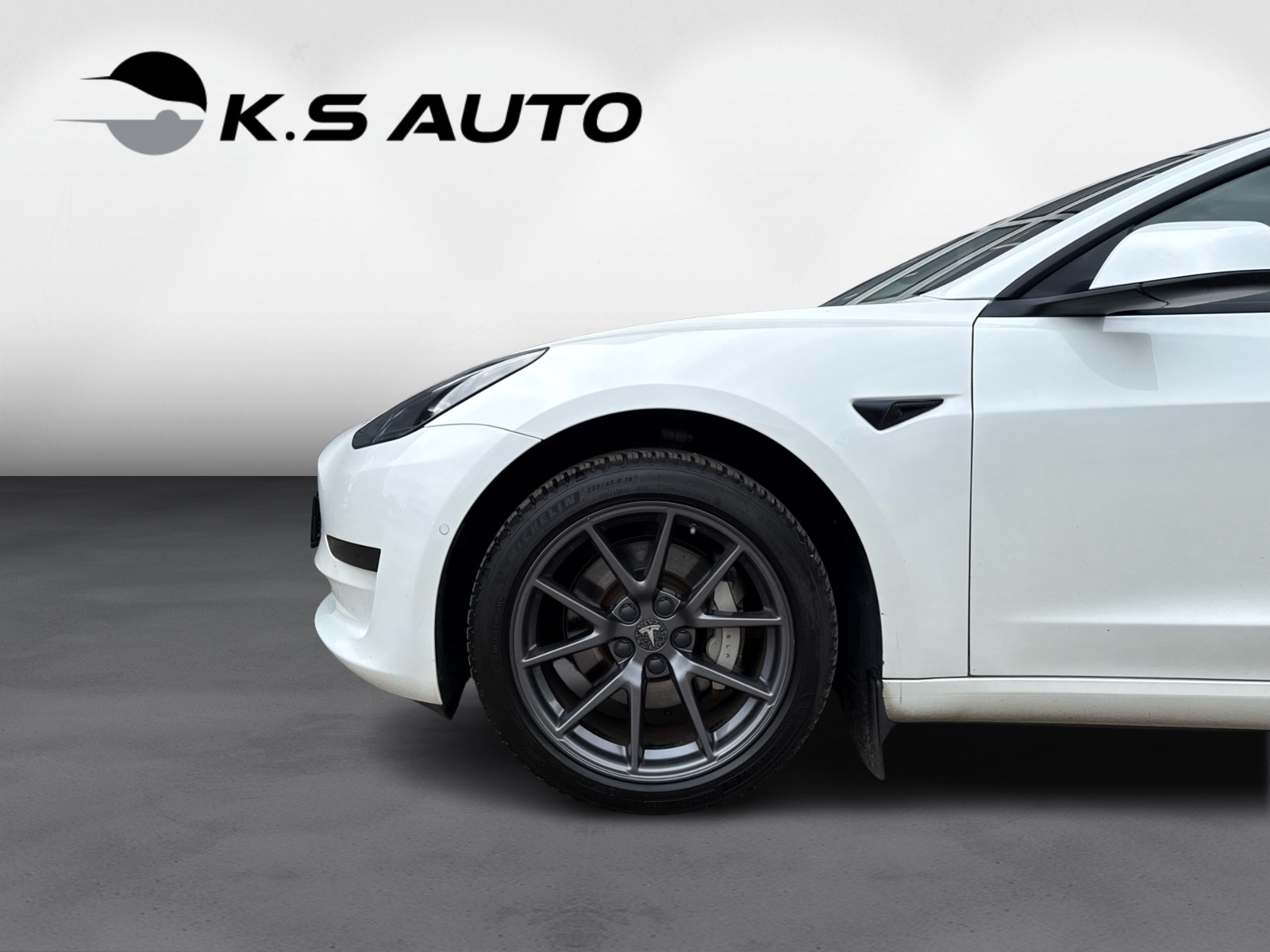 Tesla Model 3 Standard Range+ RWD 4d