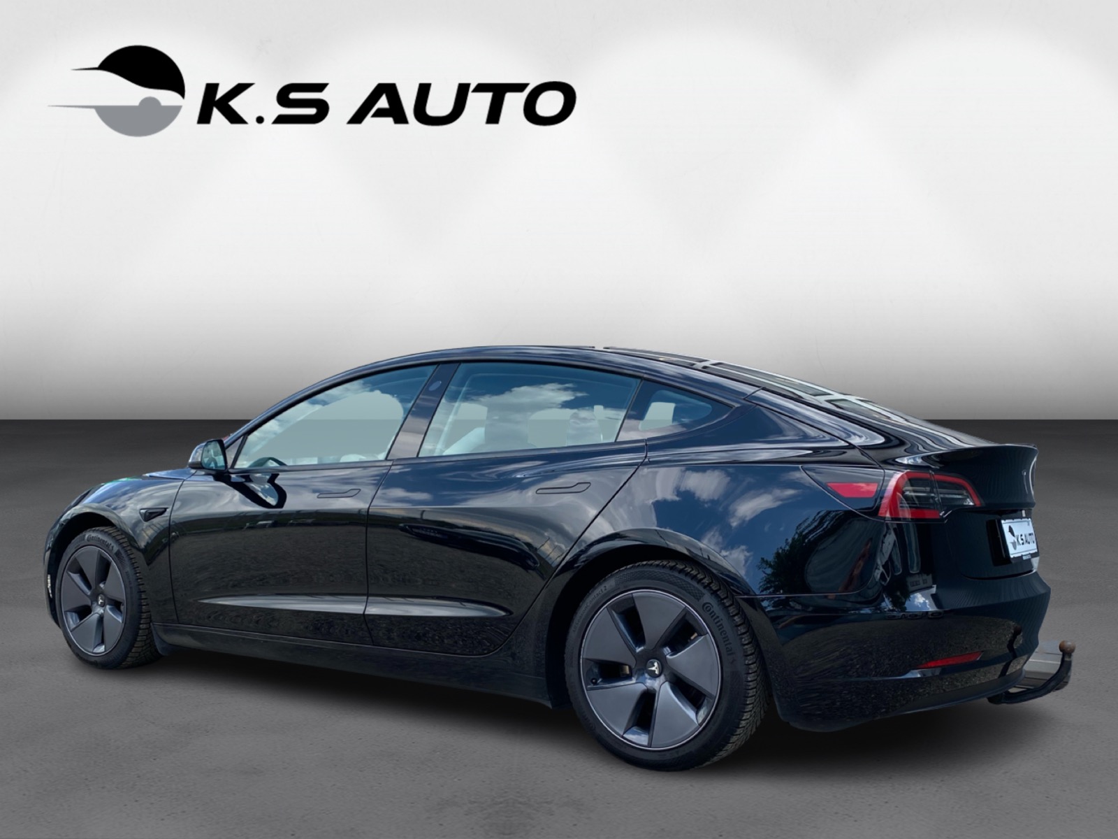 Tesla Model 3 Long Range AWD 4d