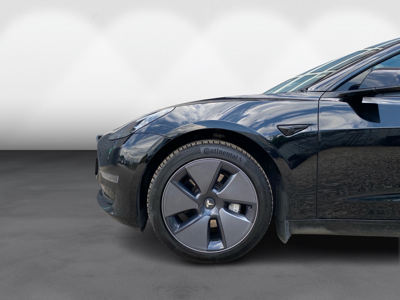 Tesla Model 3 Long Range AWD 4d