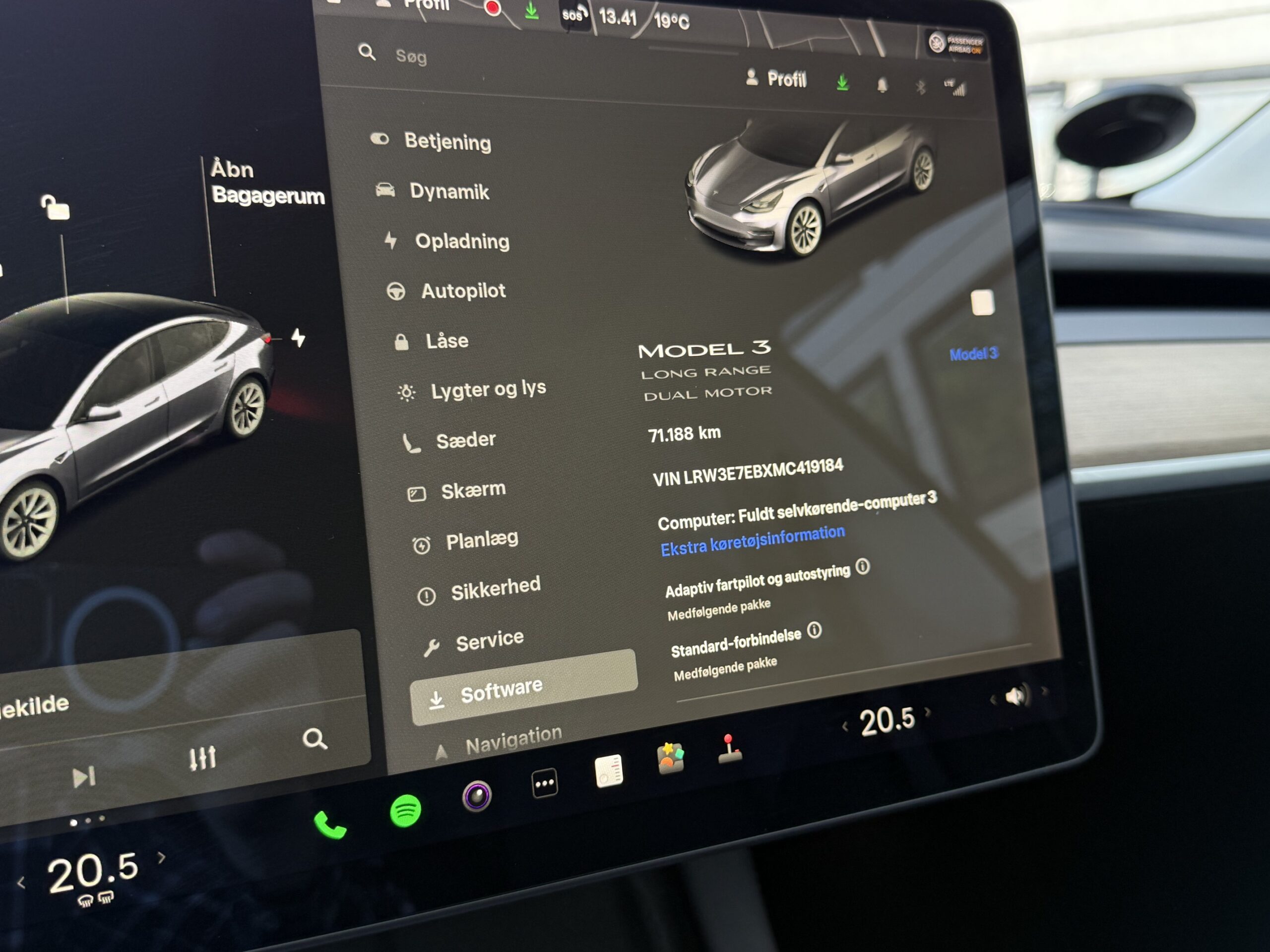 Tesla Model 3 Long Range AWD 4d