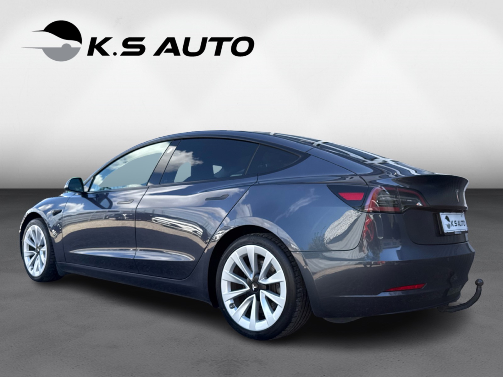 Tesla Model 3 Long Range AWD 4d