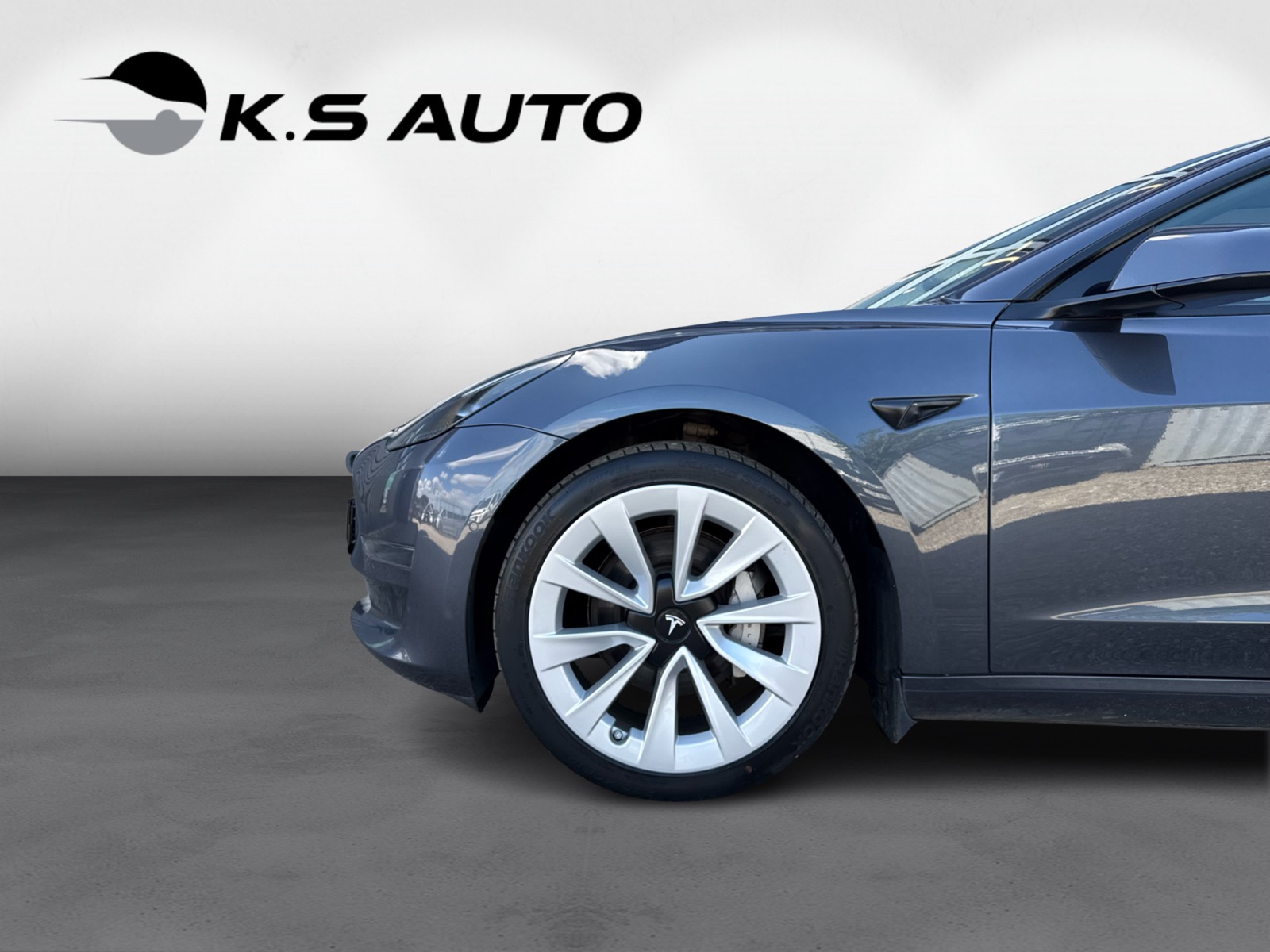 Tesla Model 3 Long Range AWD 4d
