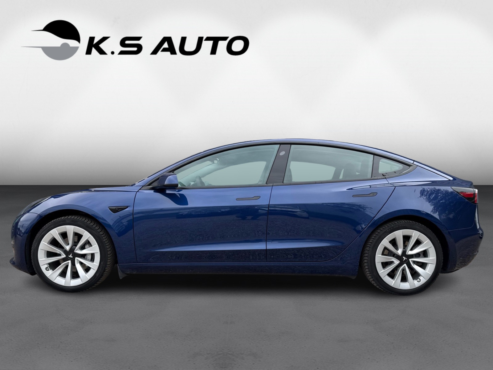 Tesla Model 3 Long Range AWD 4d