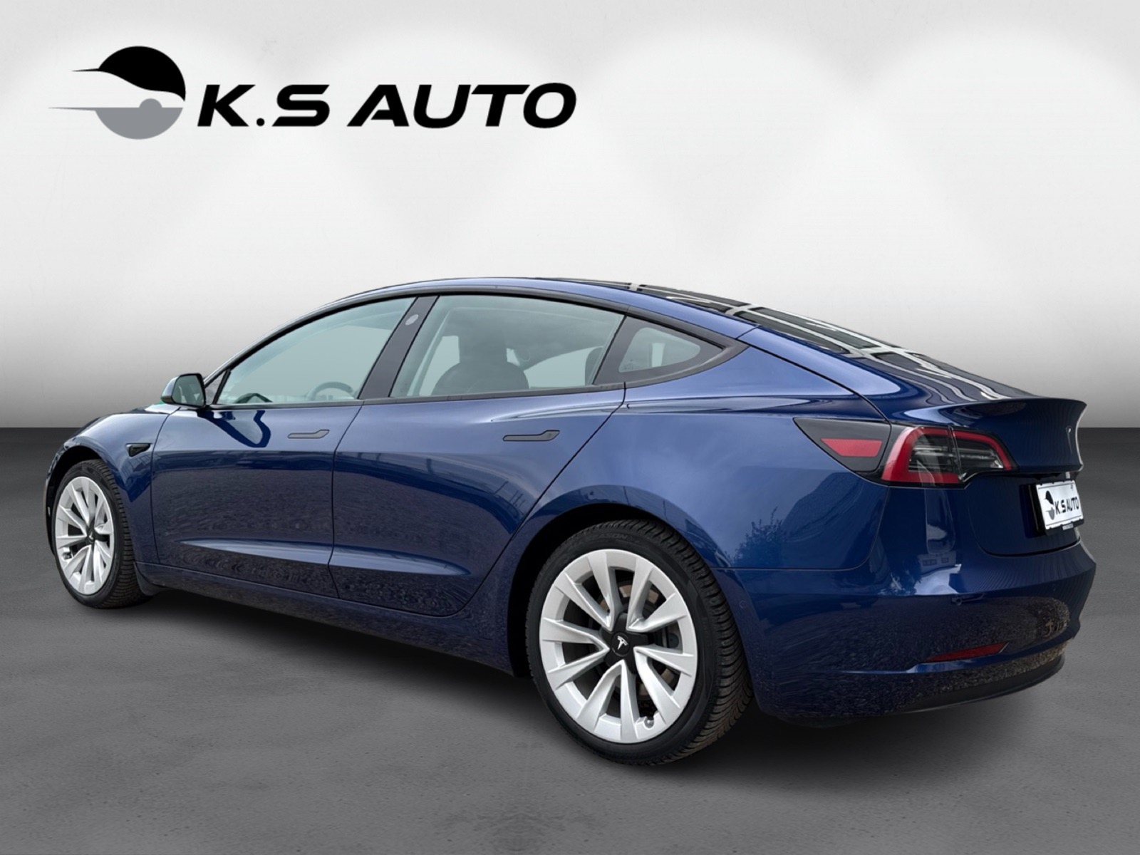 Tesla Model 3 Long Range AWD 4d