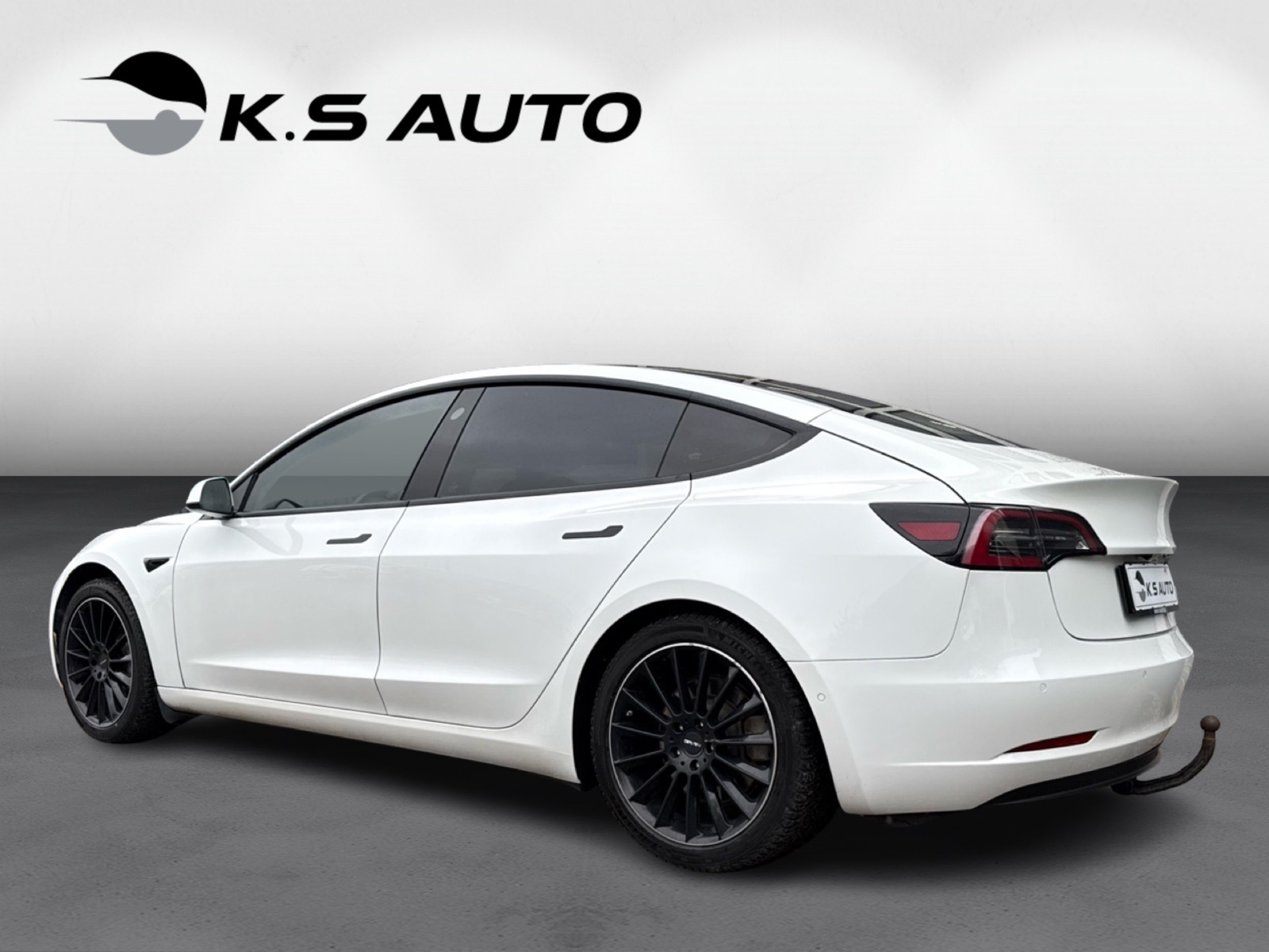 Tesla Model 3 Long Range AWD 4d